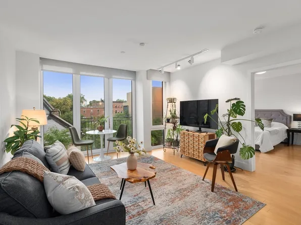 7 Beech St #302, Cambridge, MA 02140