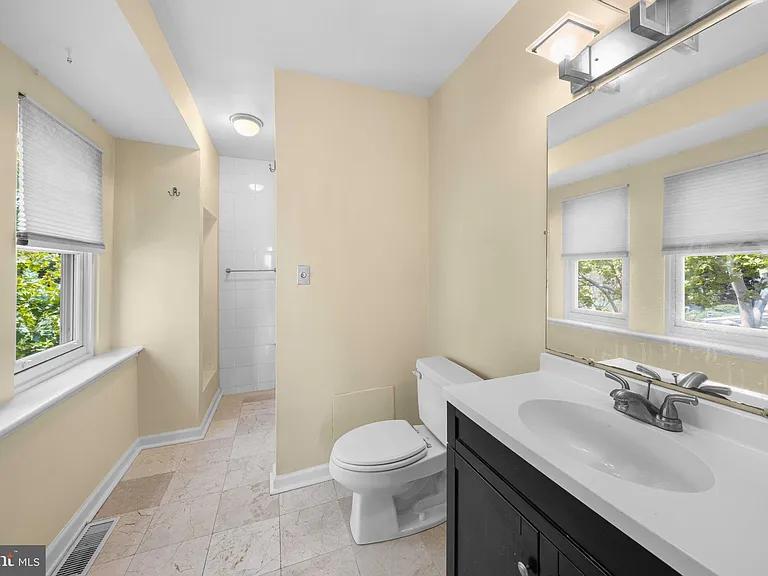 1016 Kirk Ave — Photo 15