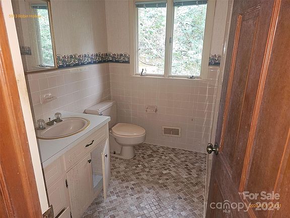 3rd image of 5913 Robin Hollow Dr