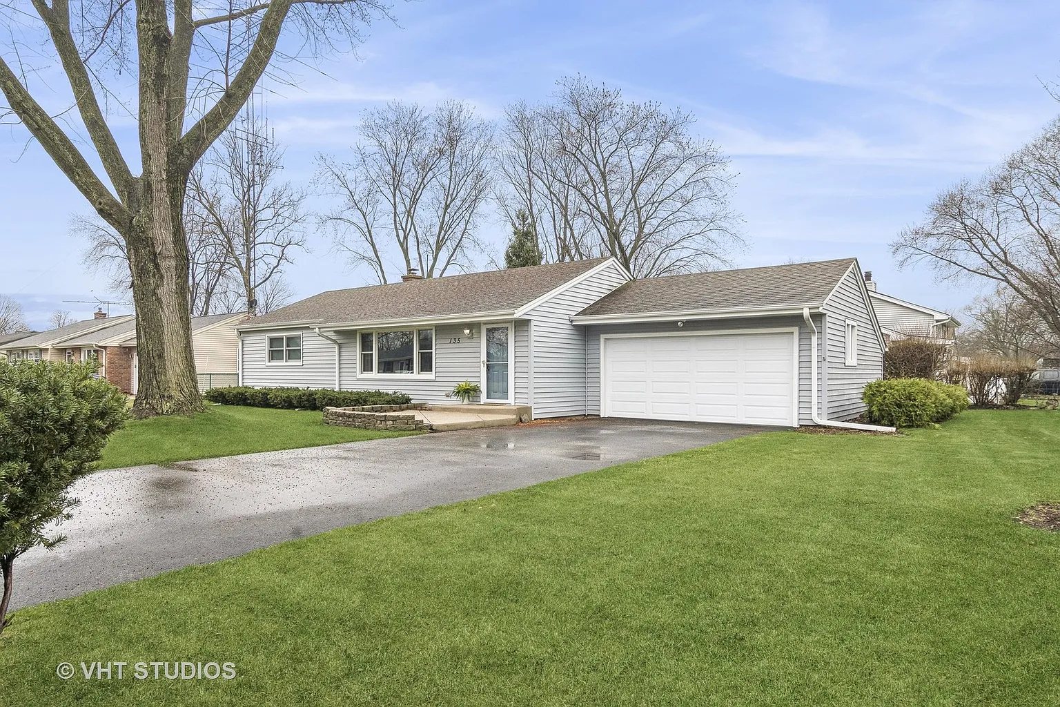 135 Scott Dr photo 1