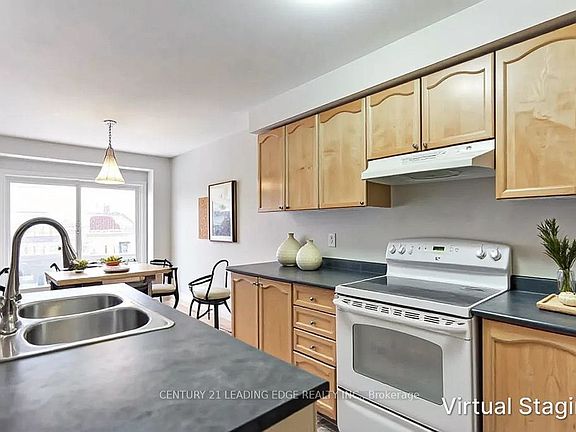 3rd image of 75 Trumpeter St