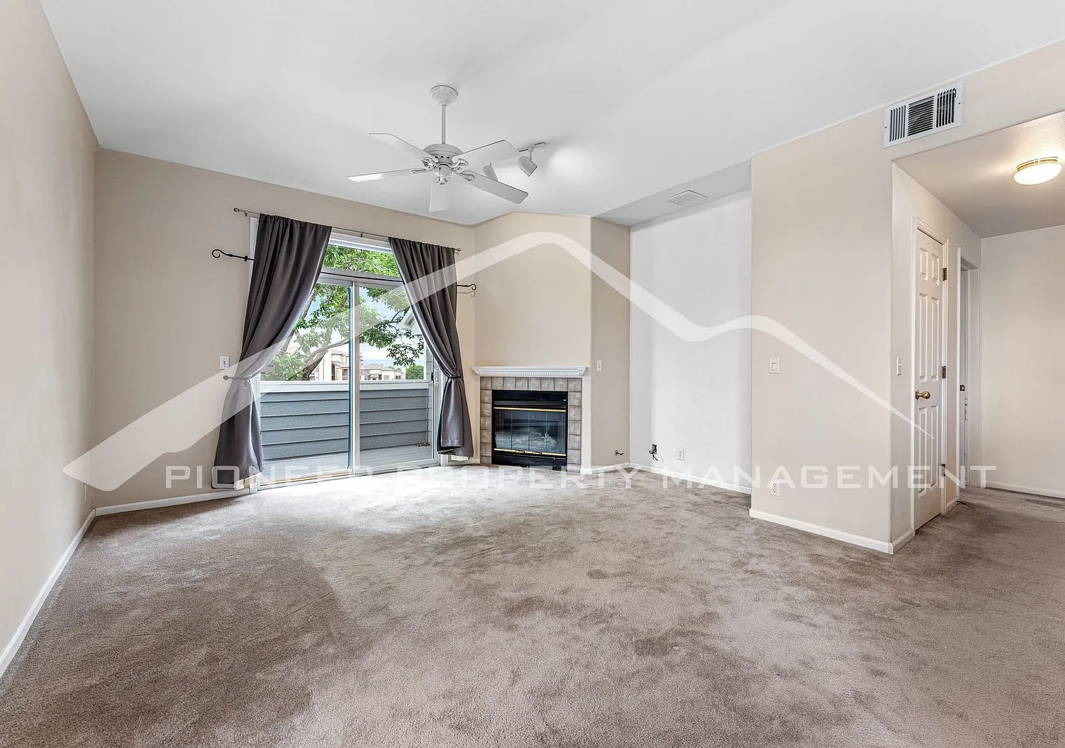 Charming House with Washer/Dryer and Central AC — Photo 2