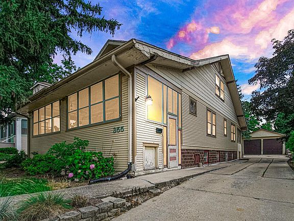 3rd image of 355 W Eugenia St