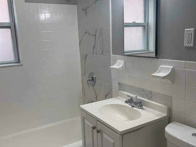 21-A7 Evergreen Ave #A7 — Photo 4