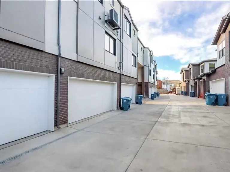 5469 S Curtice St #H — Photo 26