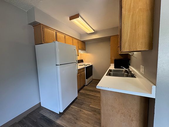2nd image of 1516 E Grand Ave APT 201