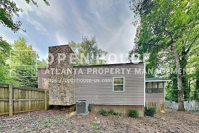 2426 Emberwood Dr NW — Photo 18