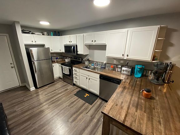 3rd image of 414 Sir Keegan Way #414