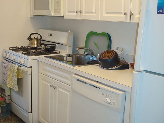 5th image of 925 W End Ave #3E