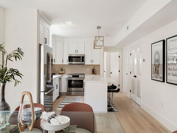 5th image of 387 Norfolk St #1
