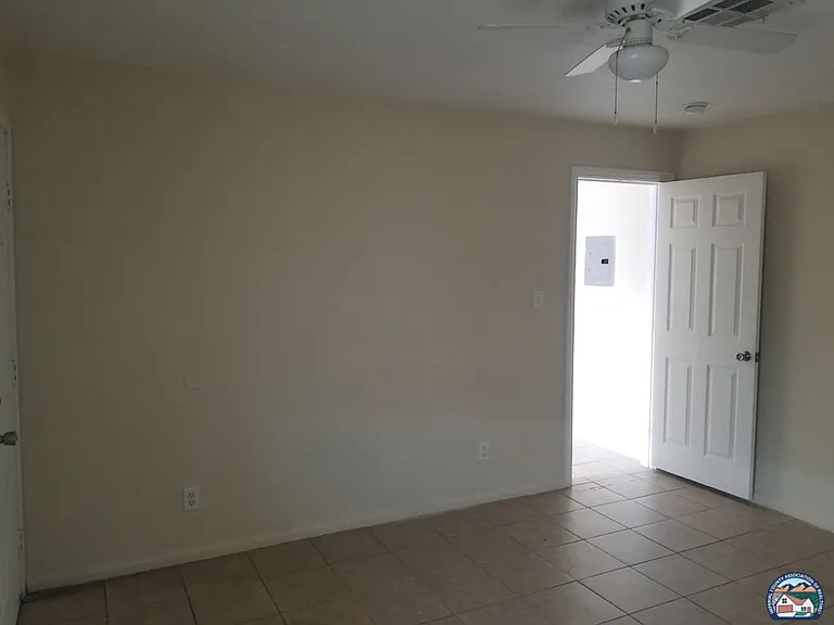 702 Adams Ave #9 — Photo 8