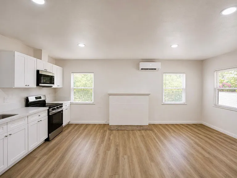 4723 Arlington Ave — Photo 6