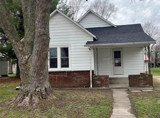 109 N McKinley St, Girard, IL 62640