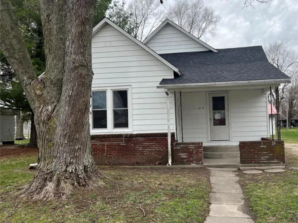 109 N McKinley St, Girard, IL 62640