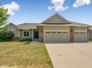 807 E Scenic Valley Ct, Indianola, IA 50125
