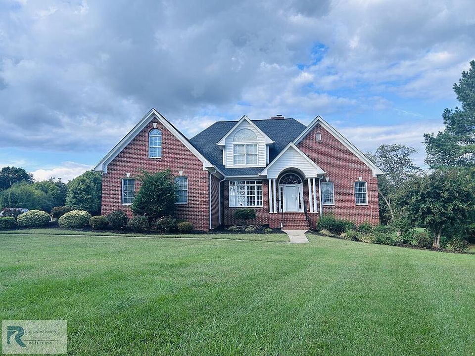 1st image of 860 Golf Club Rd