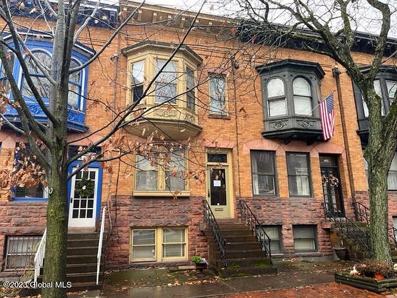 2nd image of 152 Chestnut Street