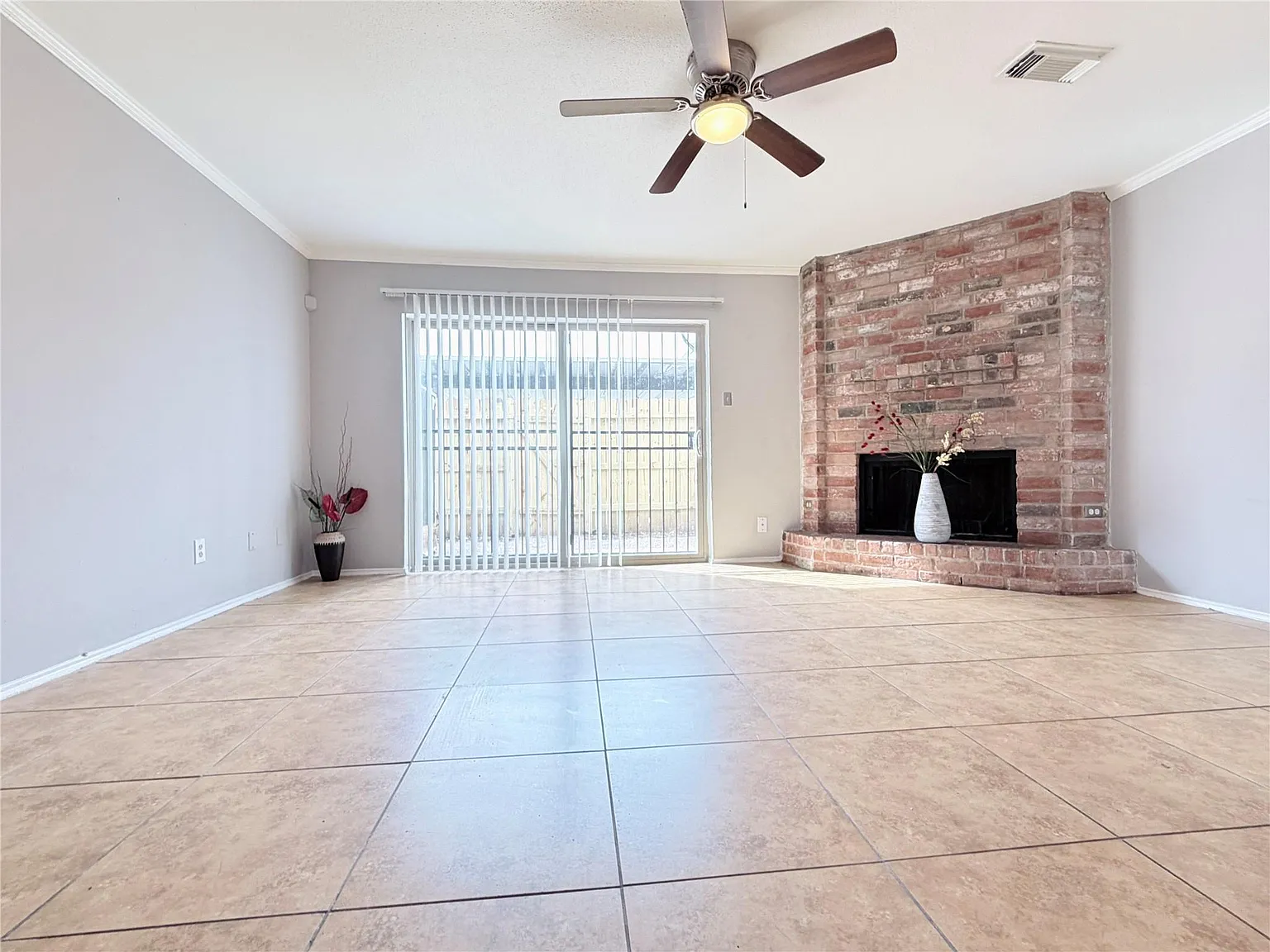 2 bed, 2.5 bath, 1173 sqft, $1,300 — Photo 2
