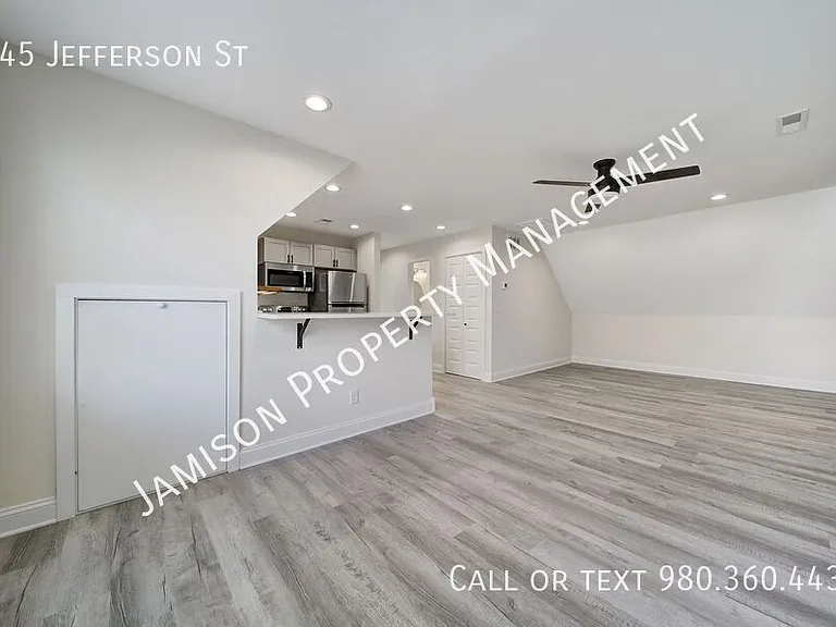 345 Jefferson St — Photo 6