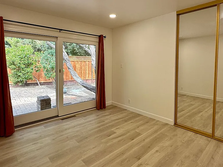 390 Howard Dr — Photo 11