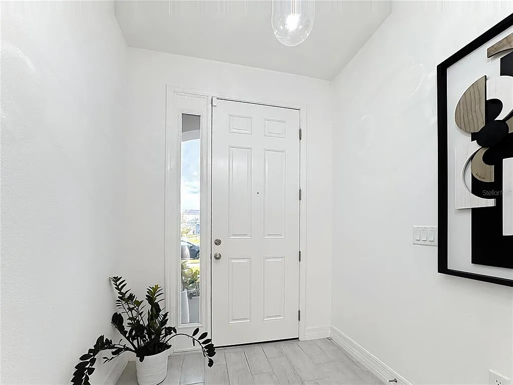 4 bed, 2.0 bath, 2121 sqft, $3,200 — Photo 4