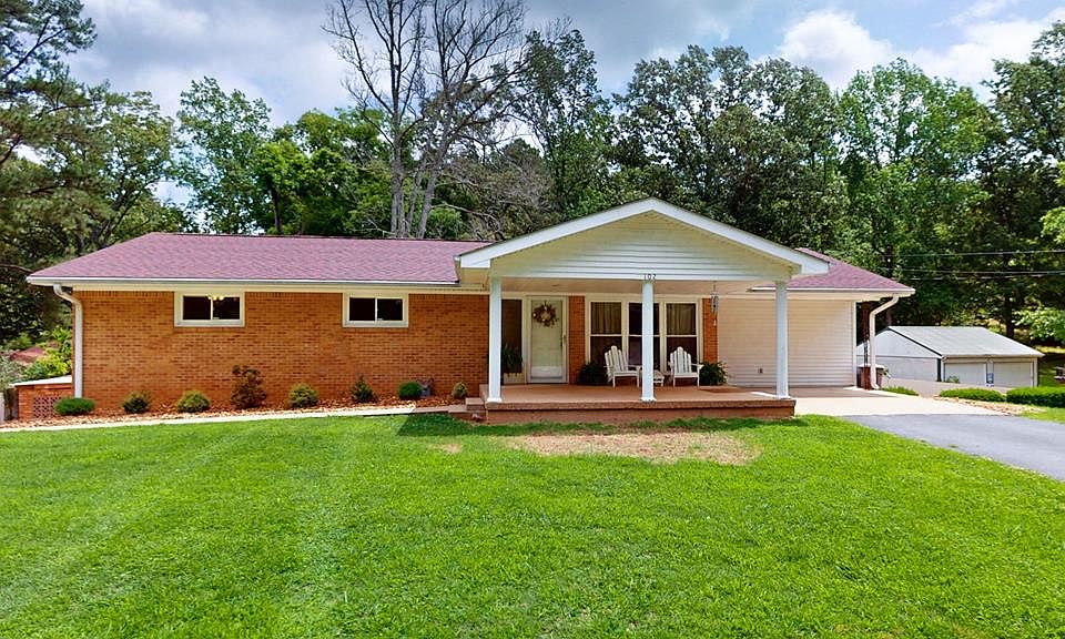 1st image of 102 Crestview Cir
