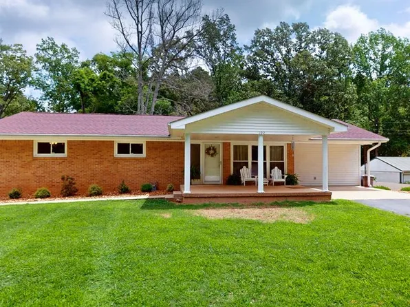102 Crestview Cir, Paris, TN 38242