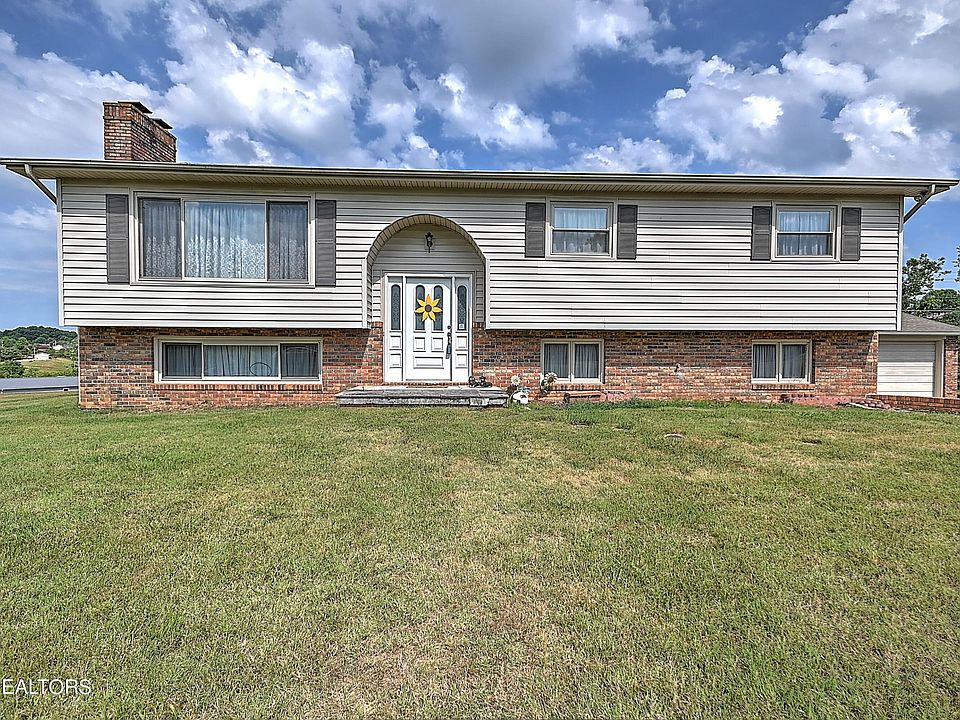 1st image of 709 N Sherbrooke Cir
