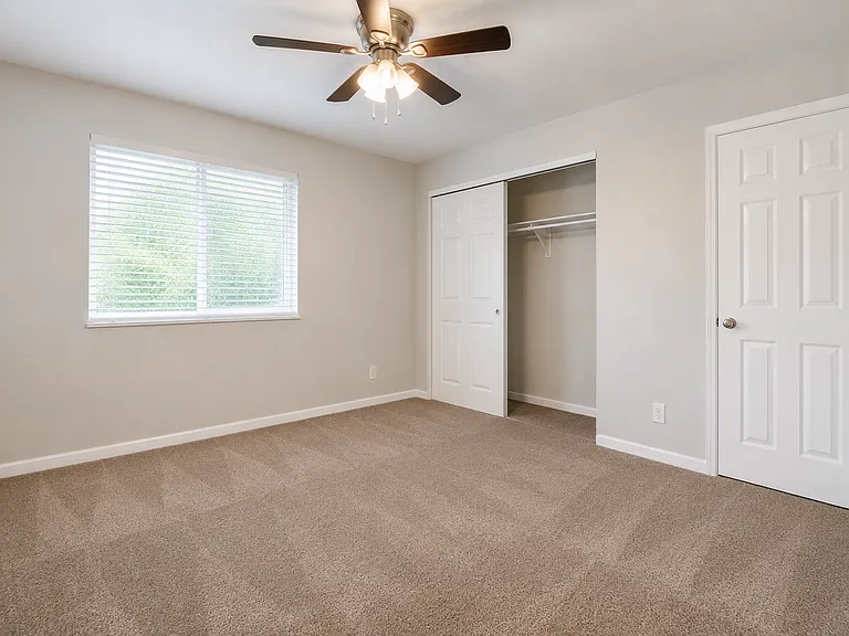 5640 N 35th Ave — Photo 13