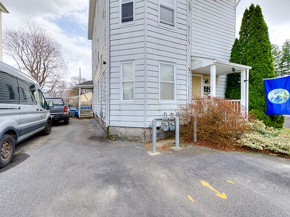 3rd image of 130 Kenberma Rd