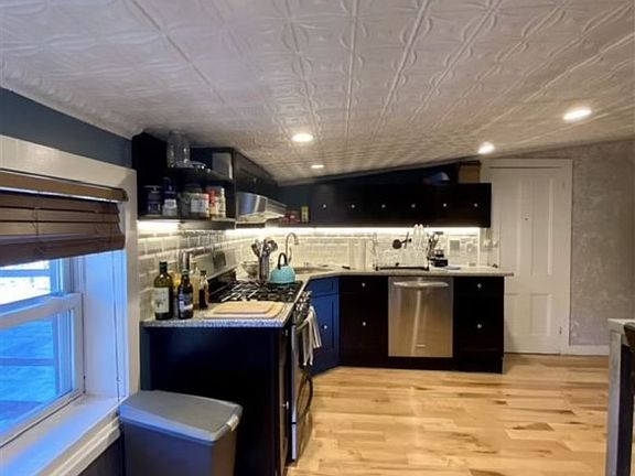 2nd image of 278 7th St #3