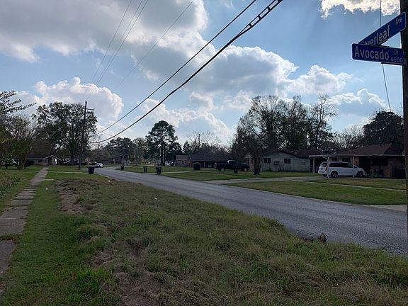 Exterior Neighborhood (street photo)