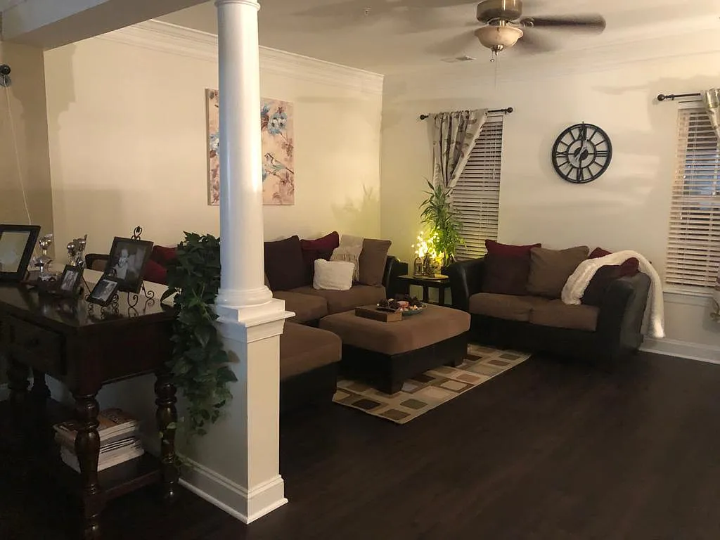 3 bed, 2.5 bath, 2501 sqft, $3,450 — Photo 2