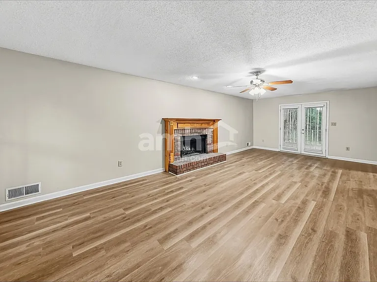 48 Cambridge Ct — Photo 8