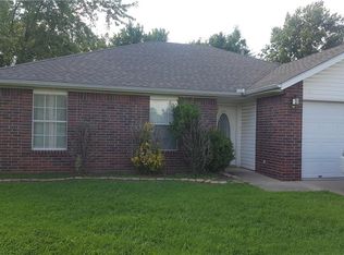 561 N D St, Centerton, AR 72719