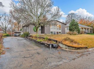 1721 SW 27th St, Topeka, KS 66611