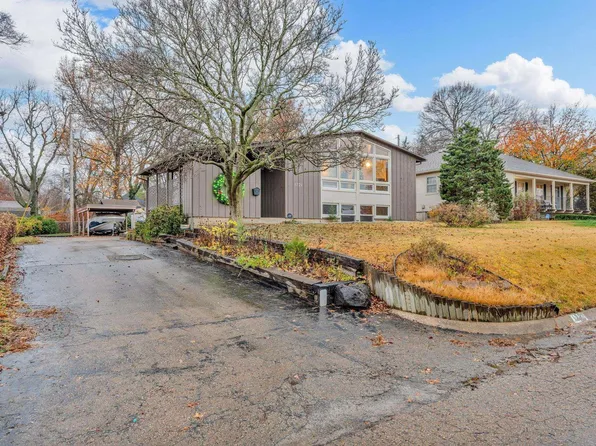 1721 SW 27th St, Topeka, KS 66611