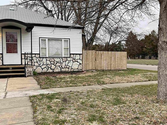 3rd image of 620 N Garfield Ave.