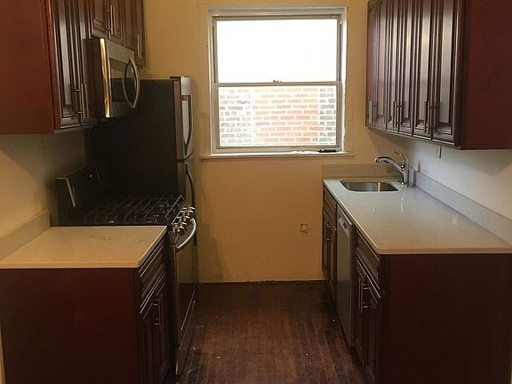 3rd image of 2332 28th St APT 2R