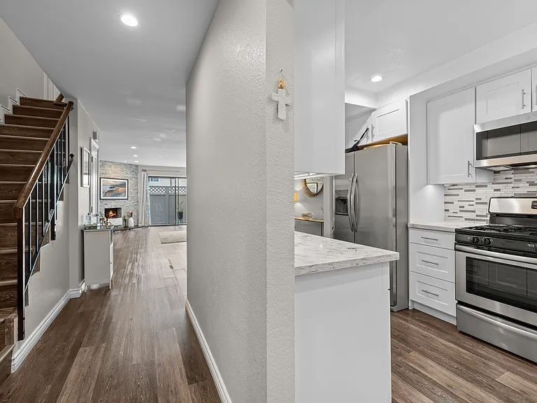545 E Cypress Ave #F — Photo 4