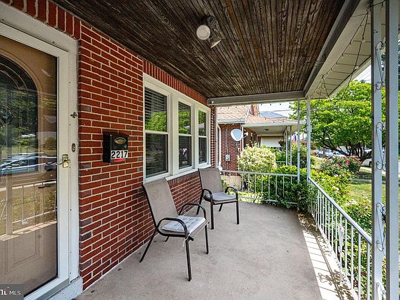 5th image of 2217 Fairview Ave