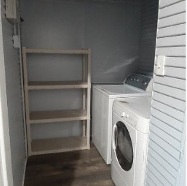 3rd image of 925 N Yosemite St #3