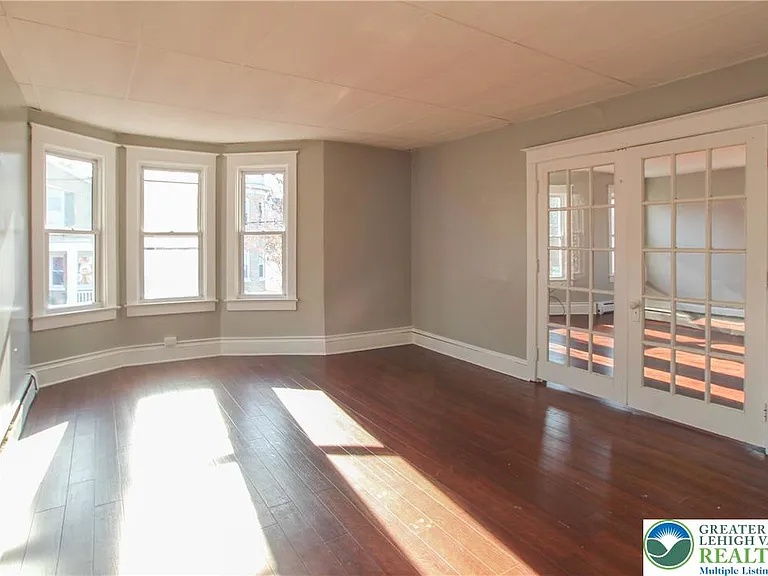 1347 Lehigh St — Photo 9