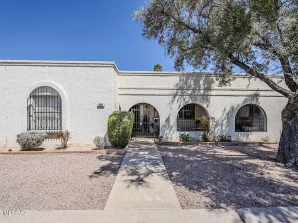 9061 E Palms Park Dr, Tucson, AZ 85715