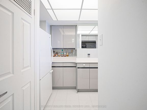 5th image of 7 Broadway Ave #609