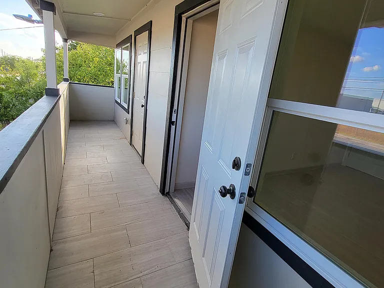 2417 Castroville Rd — Photo 21
