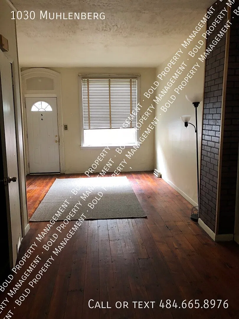 Large 3 Bedroom 1 Bath across from Elementary School — Photo 2