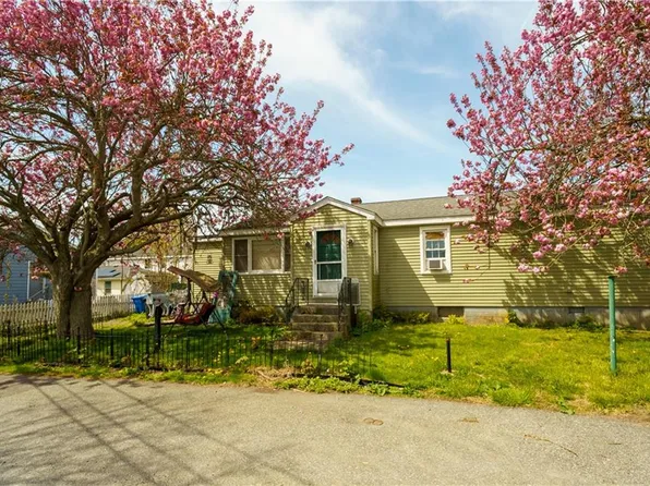 54 Homer St, Newport, RI 02840