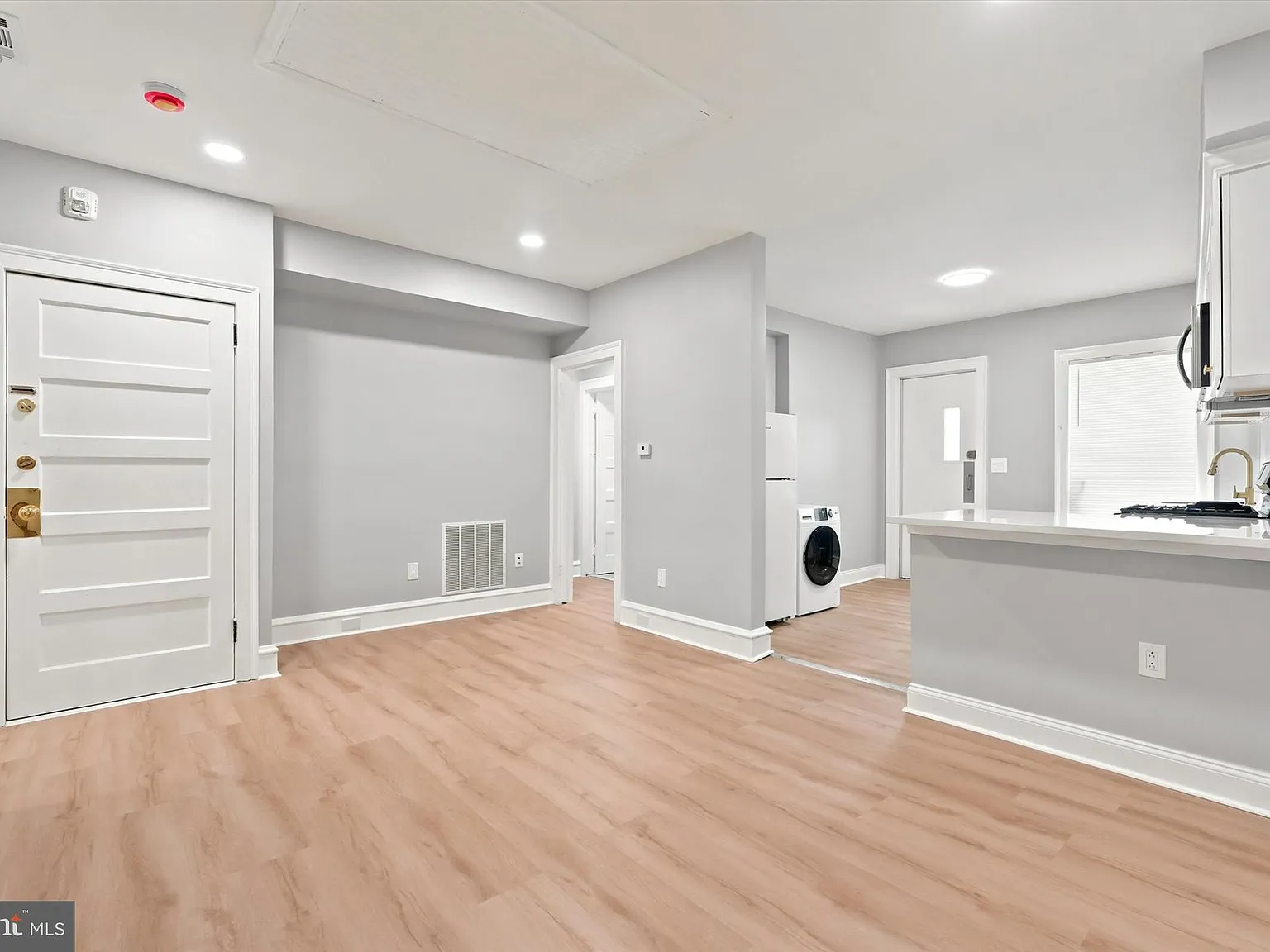 2 bed, 925 sqft, $1,950 — Photo 3