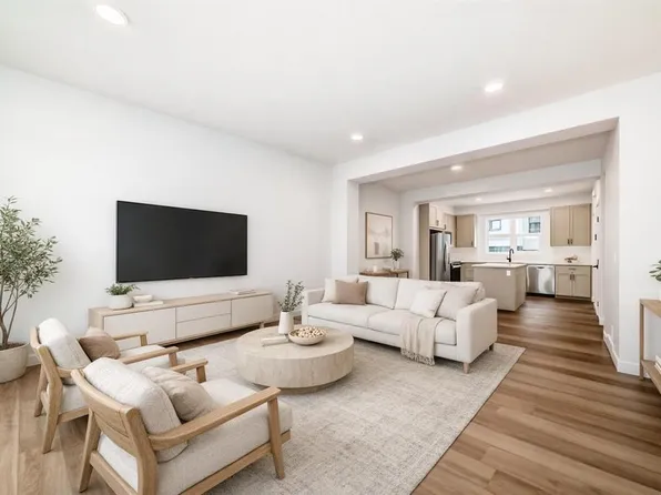 103 NE Osprey Hill Point SW, Calgary, AB T3B 6R9